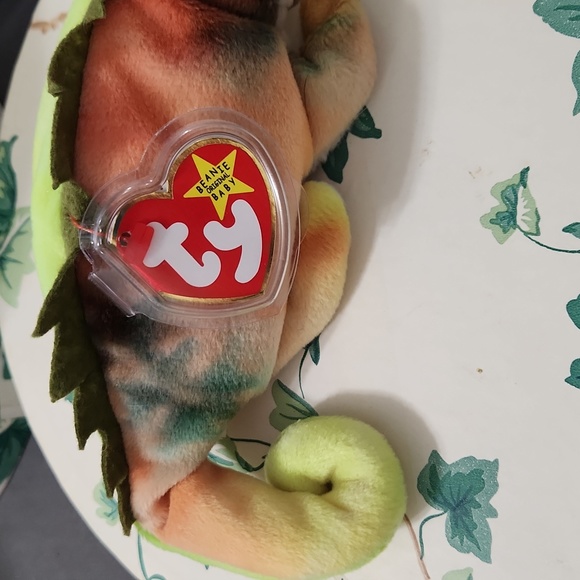 TY beanie Baby  Rainbow tag error states Iggy.  1997 - Picture 5 of 12